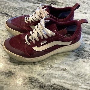 VANS UltraRange EXO Shoe - Maroon & White Womens size 9